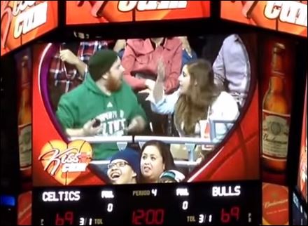 Ξεκαρδιστικός καυγάς ζευγαριού σε αγώνα NBA – ΒΙΝΤΕΟ