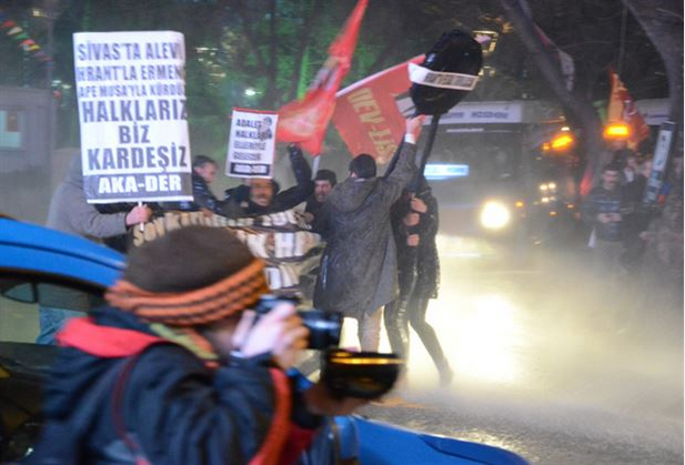 Τουρκία-Χιλιάδες άνθρωποι διαδήλωσαν στη μνήμη του Χραντ Ντινκ – ΦΩΤΟ