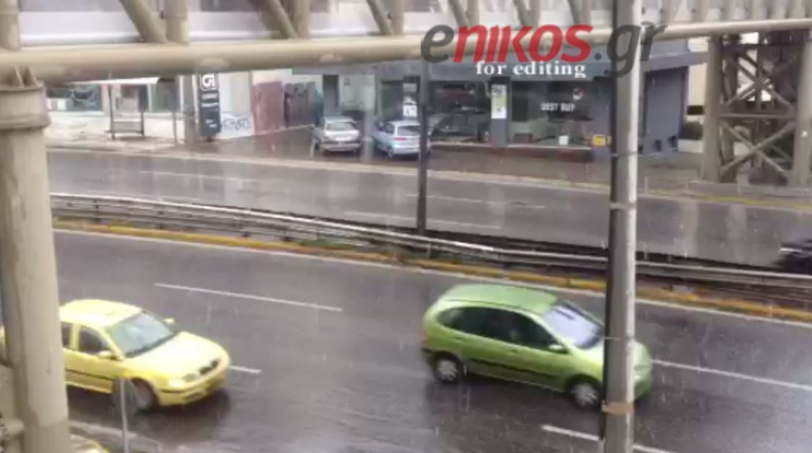 Χιονίζει στην λεωφόρο Κηφισίας – ΒΙΝΤΕΟ