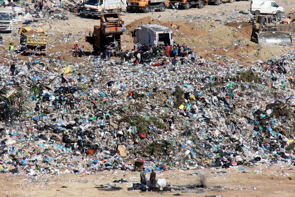 Τη μεταφορά σκουπιδιών της Τρίπολης στο ΧΥΤΑ Φυλής καταγγέλλει η Περιφέρεια Αττικής
