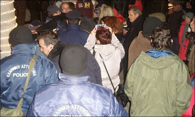 Ένταση στην ομιλία του Παπανδρέου – ΒΙΝΤΕΟ