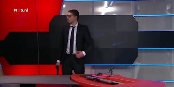 Η στιγμή της σύλληψης του ενόπλου στο τηλεοπτικό στούντιο – ΒΙΝΤΕΟ