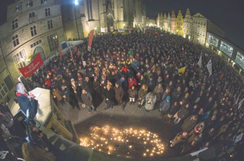 Γερμανία – 10.000 άνθρωποι διαδήλωσαν κατά του ρατσισμού
