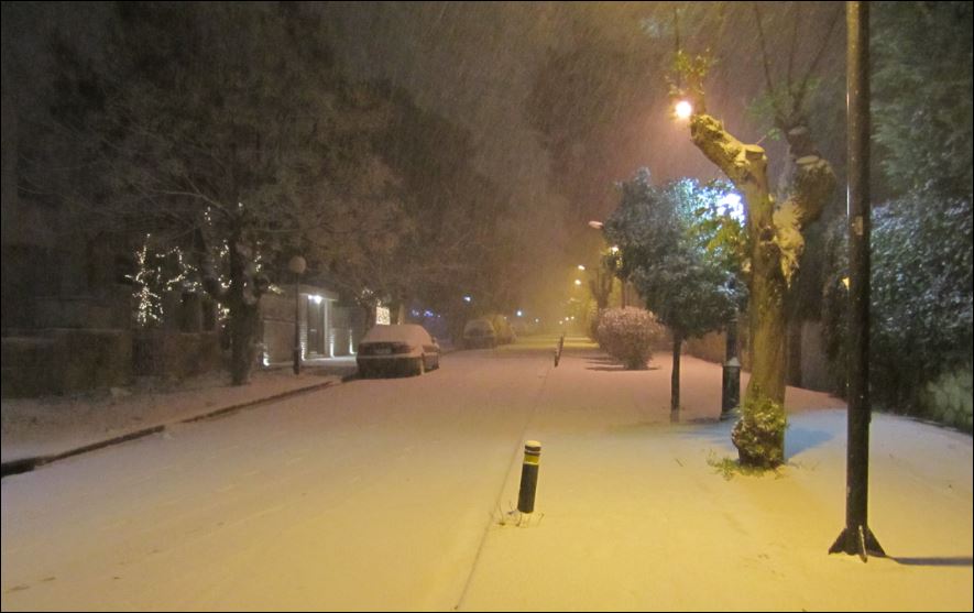 Πυκνό χιόνι στη Νέα Ερυθραία – ΦΩΤΟ