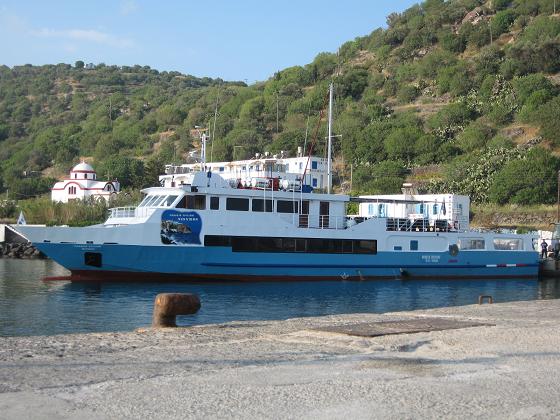 Πλοίο προσάραξε σε βραχονησίδα