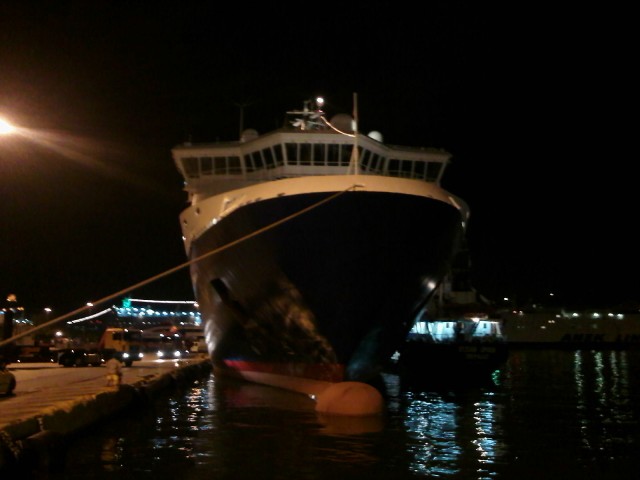 Πλοίο προσέκρουσε στο λιμάνι της Πάτρας – ΤΩΡΑ