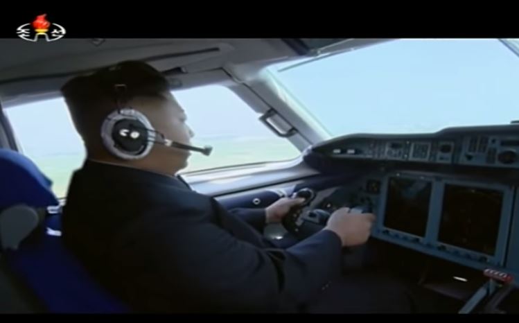 Ο Κιμ Γιονγκ Ουν έγινε… πιλότος – ΒΙΝΤΕΟ