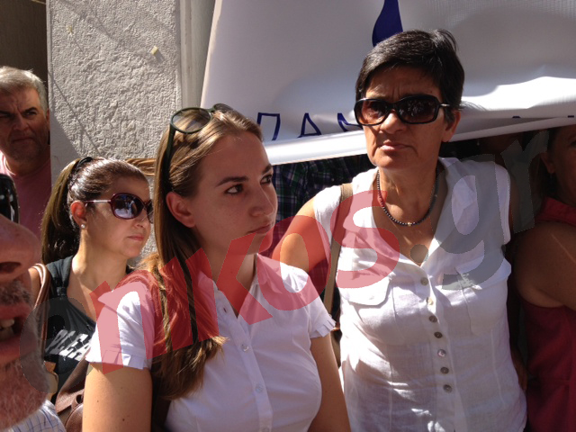 Έσπασαν το αυτοκίνητο υποψήφιας βουλευτή με τον ΣΥΡΙΖΑ – ΦΩΤΟ