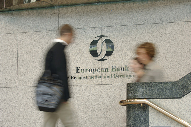 Ευρωπαϊκή Τράπεζα Ανασυγκρότησης και Ανάπτυξης: Δεν υπάρχει “πάγωμα” για την Ελλάδα