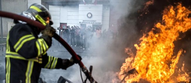 Ο δήμαρχος της Βιλφράνς συνδέει την έκρηξη με την επίθεση στη Charlie Hebdo – ΦΩΤΟ