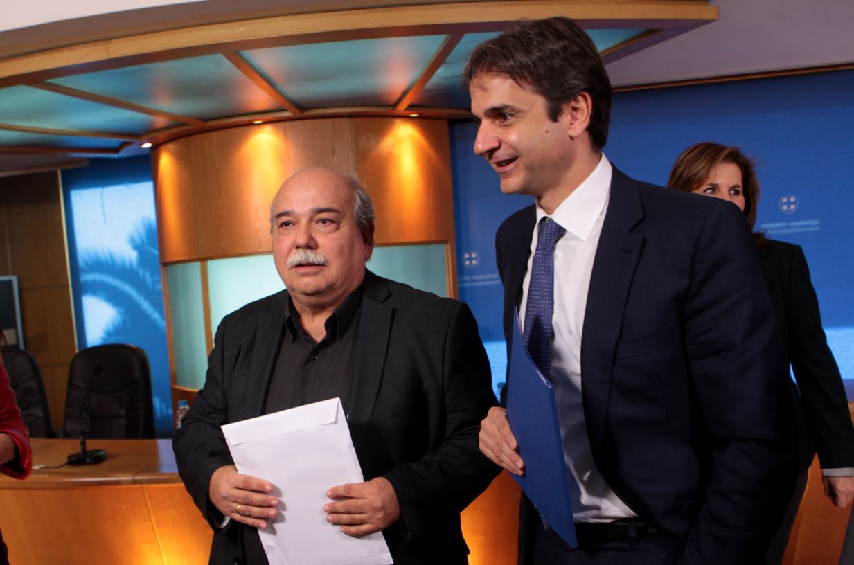 Την επιστροφή όσων είχαν απολυθεί υποσχέθηκε ο Νίκος Βούτσης