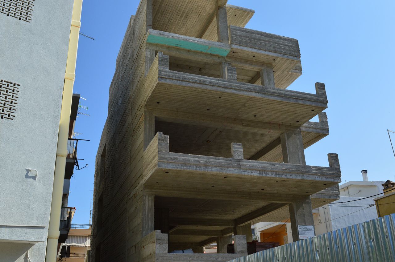 Οικοδόμος έπεσε από τον 2ο όροφο