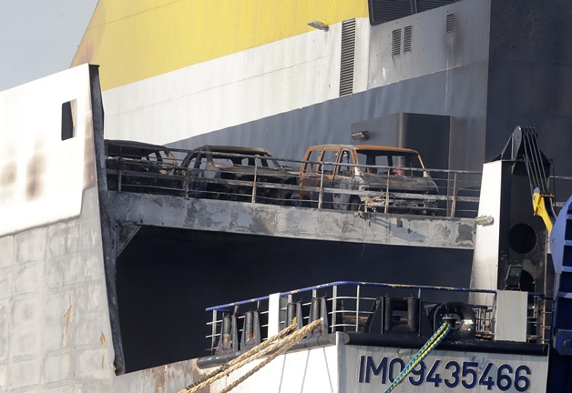 Φοβούνται για νεκρούς στο γκαράζ του Norman Atlantic