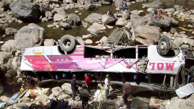 Περού-Τουλάχιστον 23 νεκροί από την πτώση λεωφορείου σε χαράδρα