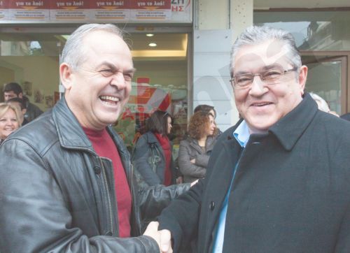 Ο Κουτσούμπας στο εκλογικό κέντρο του ΚΚΕ στην Καισαριανή