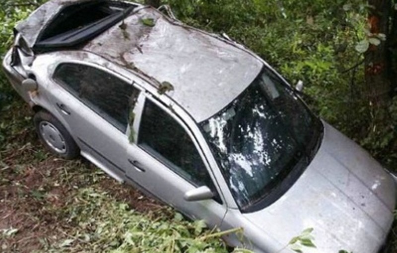 Έπεσαν στο γκρεμό και… γλύτωσαν