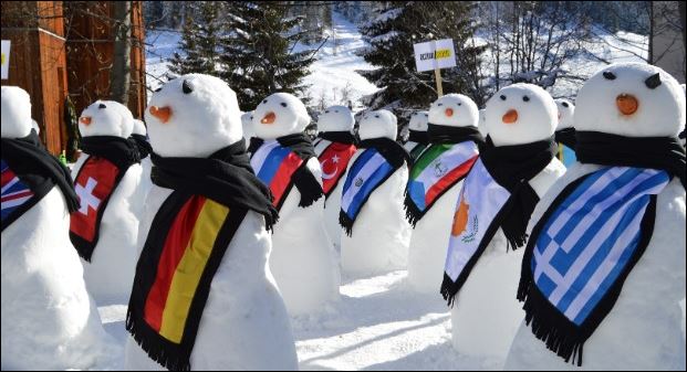 193 χιονάνθρωποι διαμαρτυρίας στο Νταβός – ΦΩΤΟ