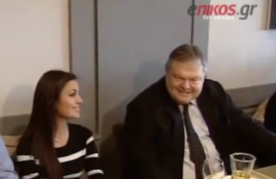 Σε ουζερί στα Λαδάδικα o Βενιζέλος – ΒΙΝΤΕΟ