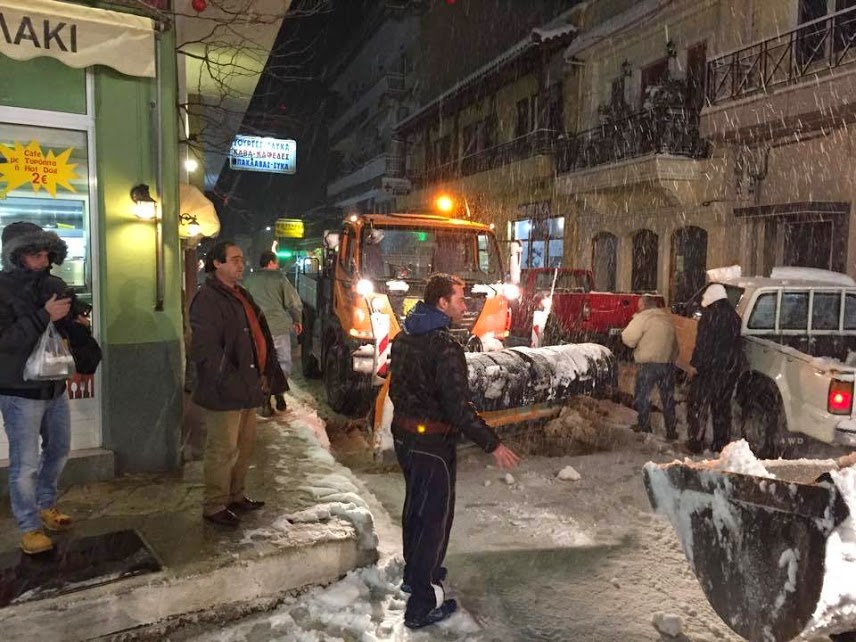 Δίνουν μάχη για να μην κλείσουν οι δρόμοι στην Κύμη – ΦΩΤΟ