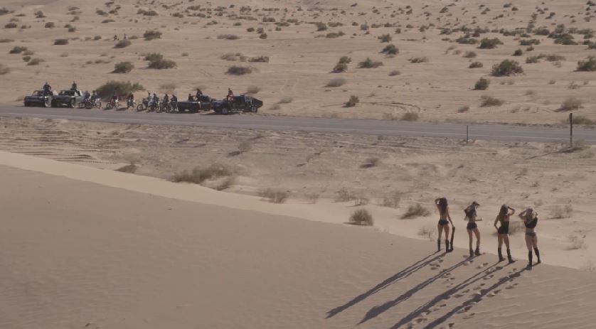 Έβαλαν «φωτιά» στην έρημο – ΒΙΝΤΕΟ