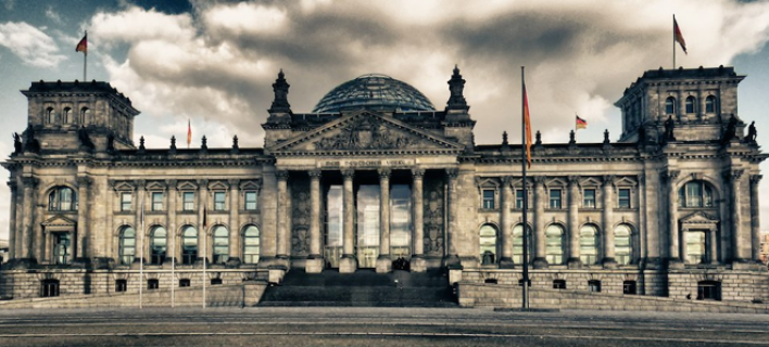 Η γερμανική εφημερίδα που “βλέπει” παρεμβάσεις της Μέρκελ στην ελληνική πολιτική σκηνή