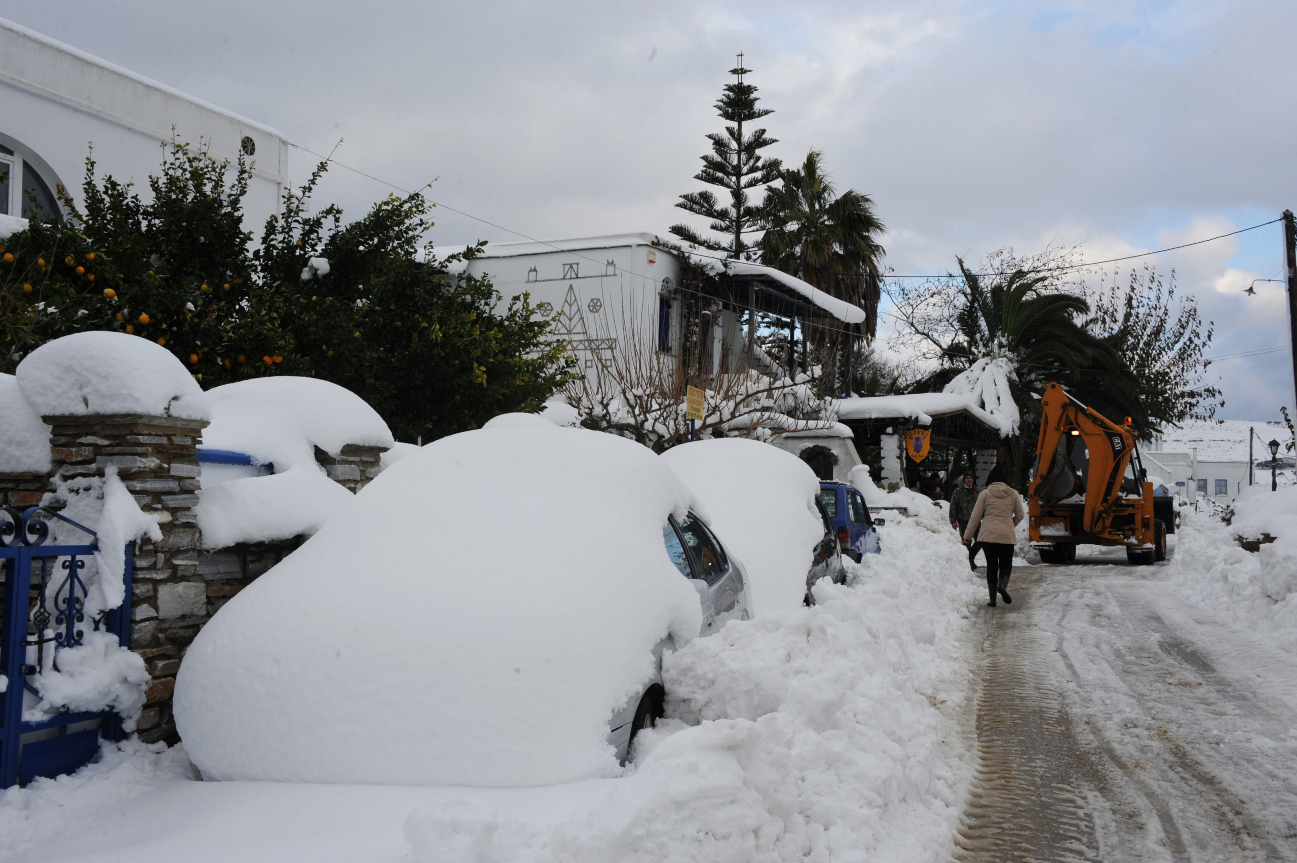 Αποκαθίσταται σταδιακά η ηλεκτροδότηση στην Τήνο – ΒΙΝΤΕΟ