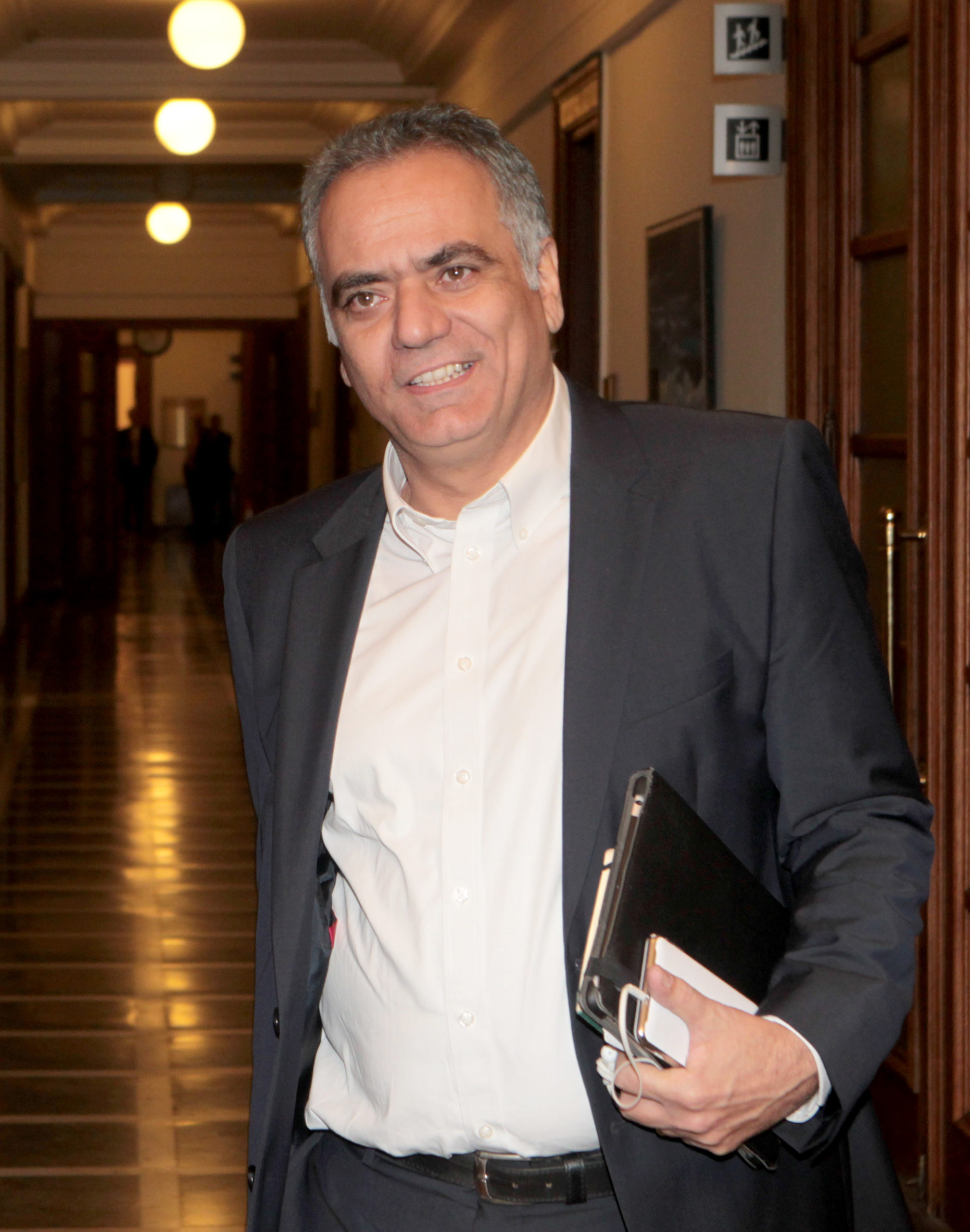 Σκουρλέτης: Επαναφορά του κατώτατου μισθού