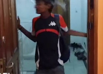 Η φάρσα της… κολλητικής ταινίας – Πολύ γέλιο – ΒΙΝΤΕΟ