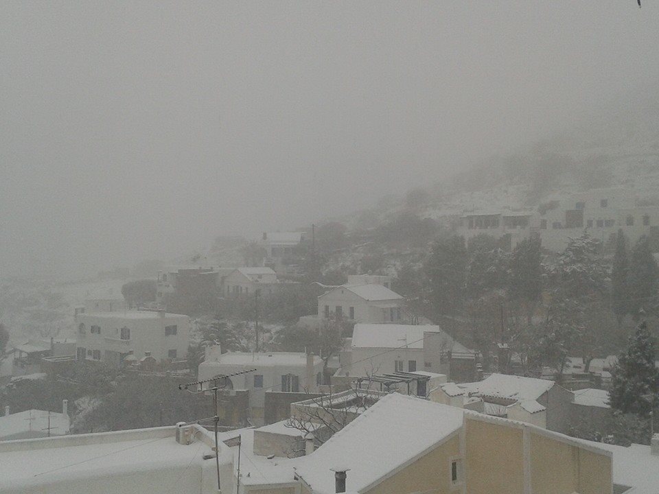 Για τρίτη μέρα χωρίς ρεύμα και νερό η Τήνος