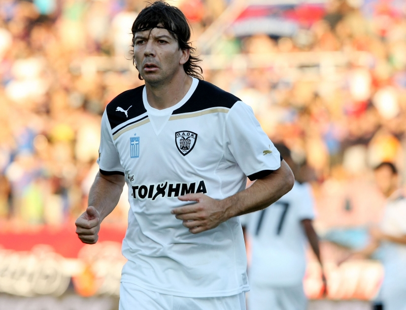 Ο Πάμπλο Γκαρσία ψαρεύει και κολυμπάει σε ποτάμι – ΦΩΤΟ