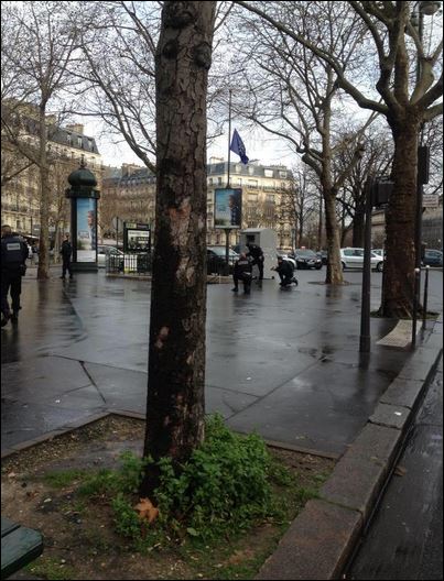 Γαλλία: Eκκενώνεται το Τροκαντερό – ΦΩΤΟ