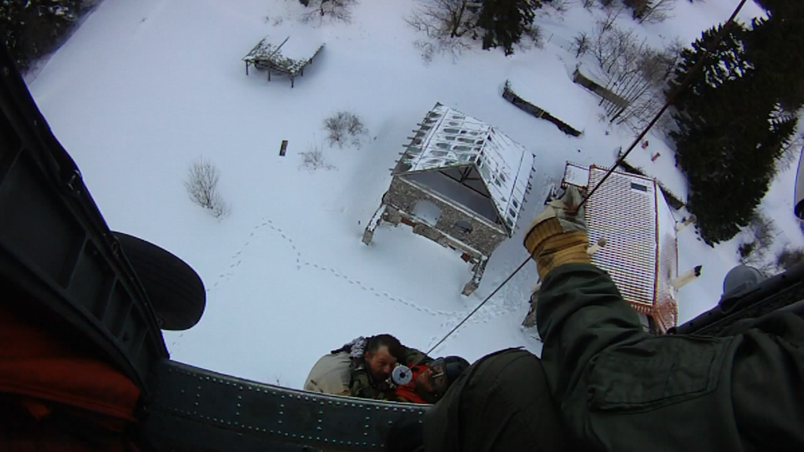 Διασώθηκαν οι τρεις εγκλωβισμένοι στο όρος Δίρφη