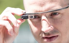 Η Google σταματά την παραγωγή των «έξυπνων» γυαλιών