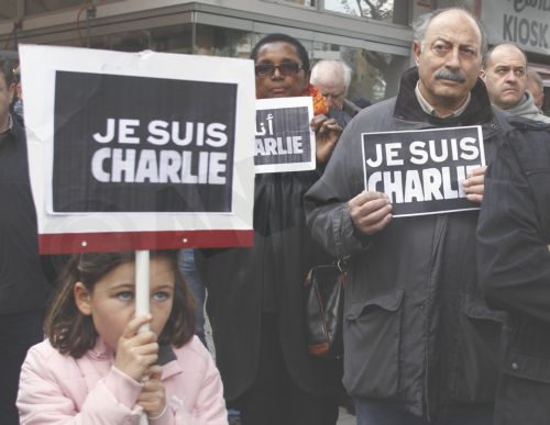 Παρίσι-Καταφθάνουν οι πρώτοι διαδηλωτές