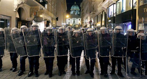 Δεκάδες συλλήψεις σε συλλαλητήρια για τον “Χορό των Ακαδημαϊκών” στη Βιένη