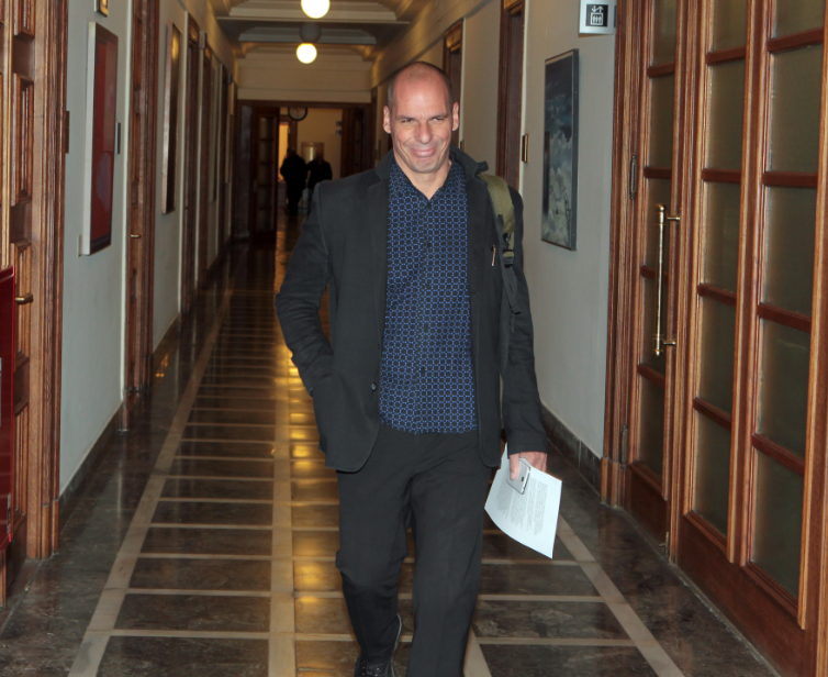 Την Κυριακή το έκτακτο ραντεβού Βαρουφάκη στο Παρίσι