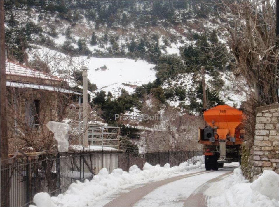 Με εκχιονιστικό η δικαστική αντιπρόσωπος στην Σάικα Αγράφων