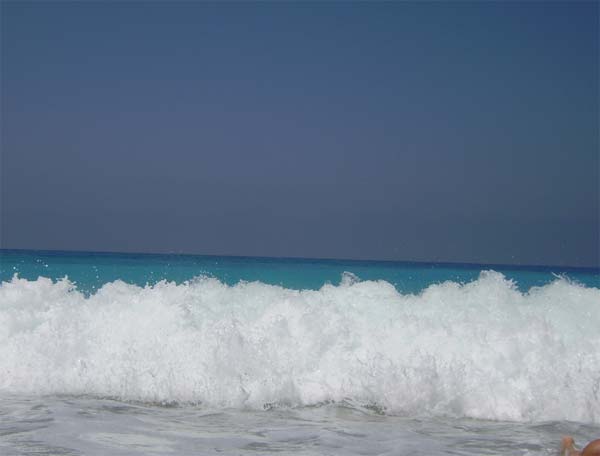 Πτώμα σε αποσύνθεση σε παραλία της Λευκάδας