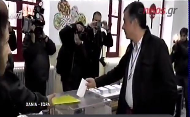Ψηφίζει ο Σταύρος Θεοδωράκης – ΤΩΡΑ