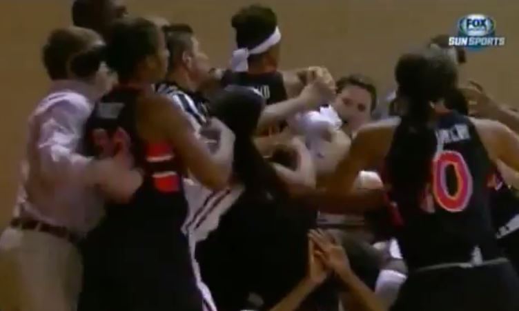 Ξύλο σε αγώνα μπάσκετ γυναικών – ΒΙΝΤΕΟ