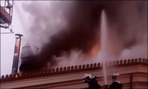 Φωτιά σε καφετέρια στο Μοναστηράκι – ΤΩΡΑ