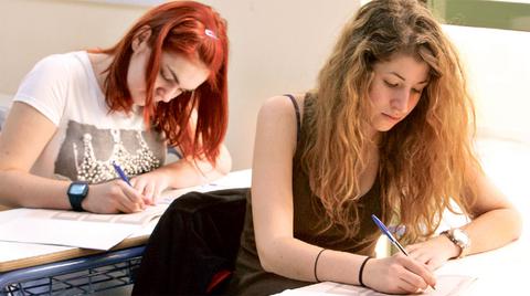 Αιτήσεις συμμετοχής στις πανελλαδικές εξετάσεις