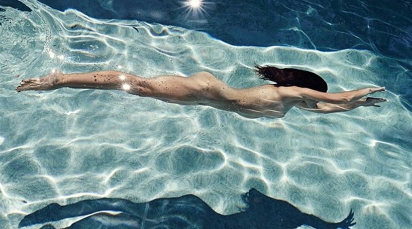 Η γυμνή φωτογράφιση της Χίλαρι Σουάνκ – ΦΩΤΟ