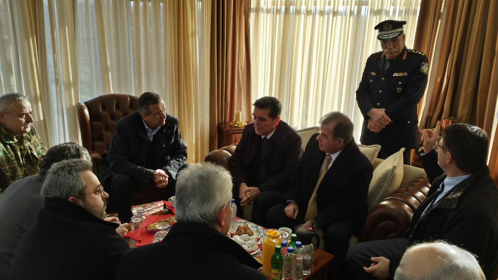 Σαμαράς και Δερμεντζόπουλος στο φράχτη – ΦΩΤΟ