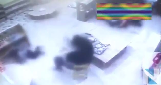 Δασκάλα χαστουκίζει και ρίχνει στο έδαφος κοριτσάκι – ΒΙΝΤΕΟ