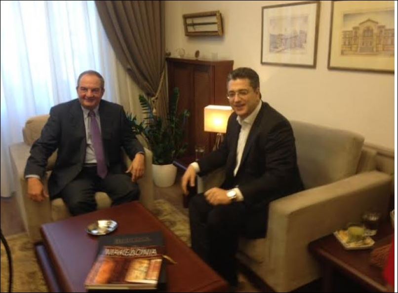 Η θερμή υποδοχή του Τζιτζικώστα στον Κώστα Καραμανλή – ΒΙΝΤΕΟ