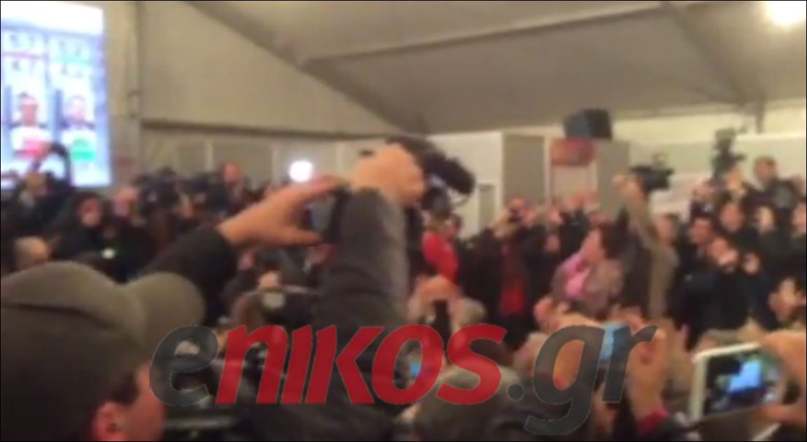 Πανηγυρισμοί στο εκλογικό κέντρο του ΣΥΡΙΖΑ στην Κλαυθμώνος – ΒΙΝΤΕΟ – ΤΩΡΑ