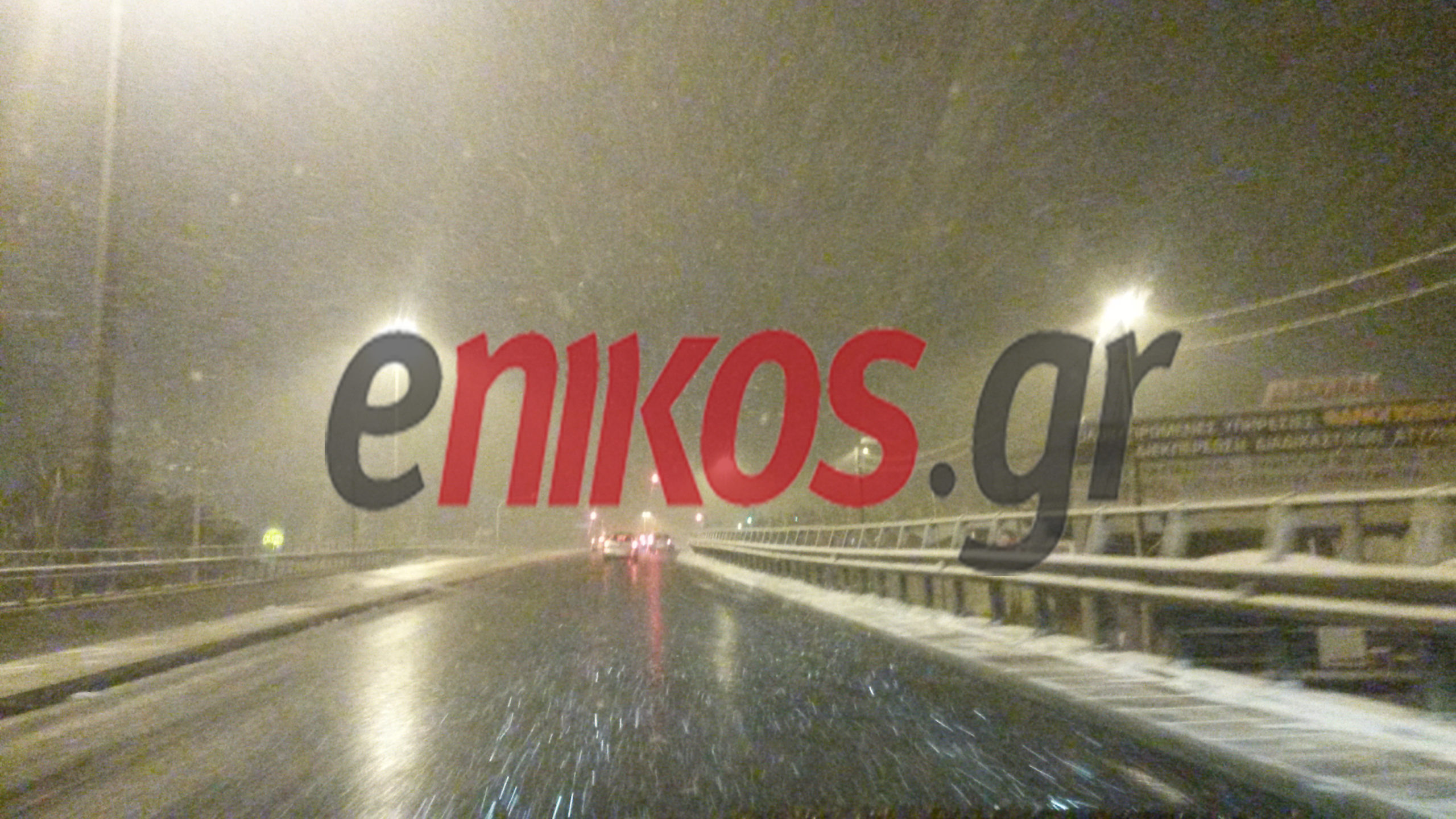 Χιονίζει στο Μενίδι – ΦΩΤΟ