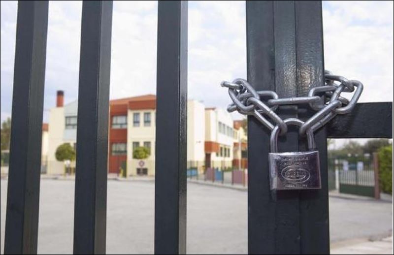 Έβαλαν σιλικόνη στα λουκέτα για να εμποδίσουν την είσοδο των δικαστικών αντιπροσώπων