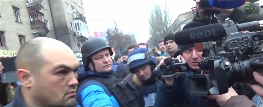 Λίντσαραν Ουκρανούς στρατιώτες στο Ντόνετσκ – ΒΙΝΤΕΟ